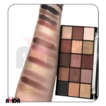 پالت سایه رولوشن مدل Velvet Rose با ترکیب رنگهای مات و براق، ماندگاری بالا و ترکیبپذیری آسان، مناسب هر سبک آرایش چشم است.