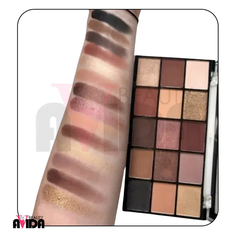 پالت سایه رولوشن مدل Velvet Rose با ترکیب رنگ‌های مات و براق، ماندگاری بالا و ترکیب‌پذیری آسان، مناسب هر سبک آرایش چشم است.