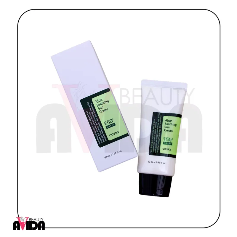 ضد آفتاب آلوئه ورا کوزارکس با SPF50 و PA+++، محافظت قوی در برابر اشعه‌های مضر خورشید فراهم می‌کند. با بافت سبک و جذب سریع، بدون ایجاد چربی یا رد سفید