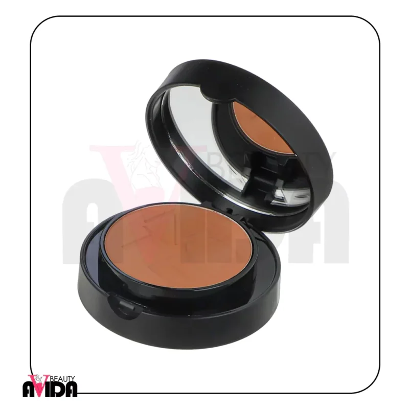 رژ گونه نوت مدل Luminous Silk شماره 7 با رنگ Star Copper، بافتی سبک و ابریشمی دارد که جلوه‌ای طبیعی و ماندگار به گونه‌ها می‌بخشد و پوست را مرطوب و تغذیه می‌کند.