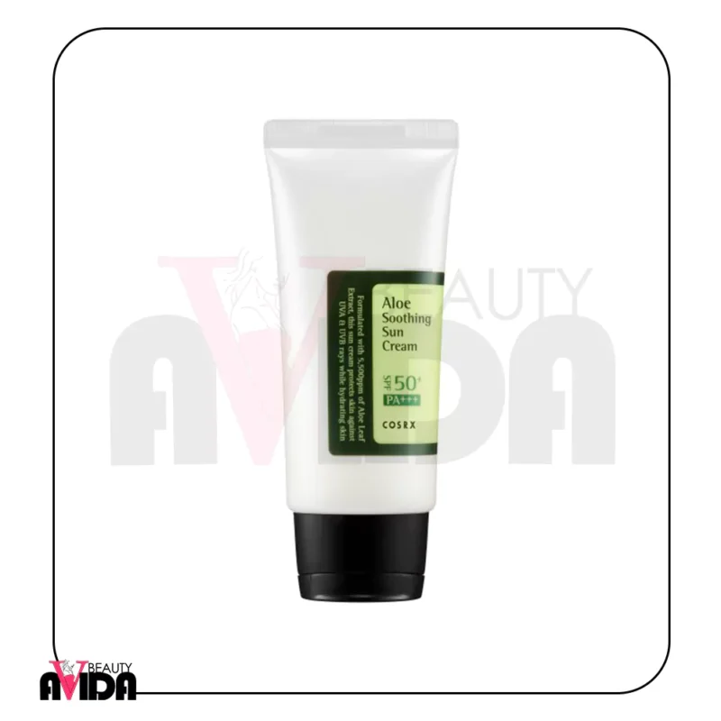 ضد آفتاب آلوئه ورا کوزارکس با SPF50 و PA+++، محافظت قوی در برابر اشعه‌های مضر خورشید فراهم می‌کند. با بافت سبک و جذب سریع، بدون ایجاد چربی یا رد سفید