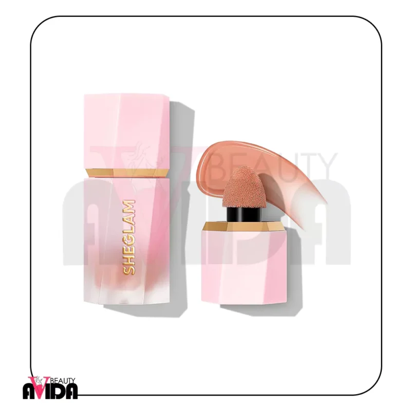 رژ گونه مایع شیگلم مدل Hush Hush با بافت ژل-کرم سبک و فرمولاسیون بر پایه آب، جلوه‌ای طبیعی و مات به گونه‌ها می‌بخشد. این محصول حاوی ویتامین C است و با اپلیکاتور اسفنجی، استفاده‌ای آسان و یکنواخت را فراهم می‌سازد.