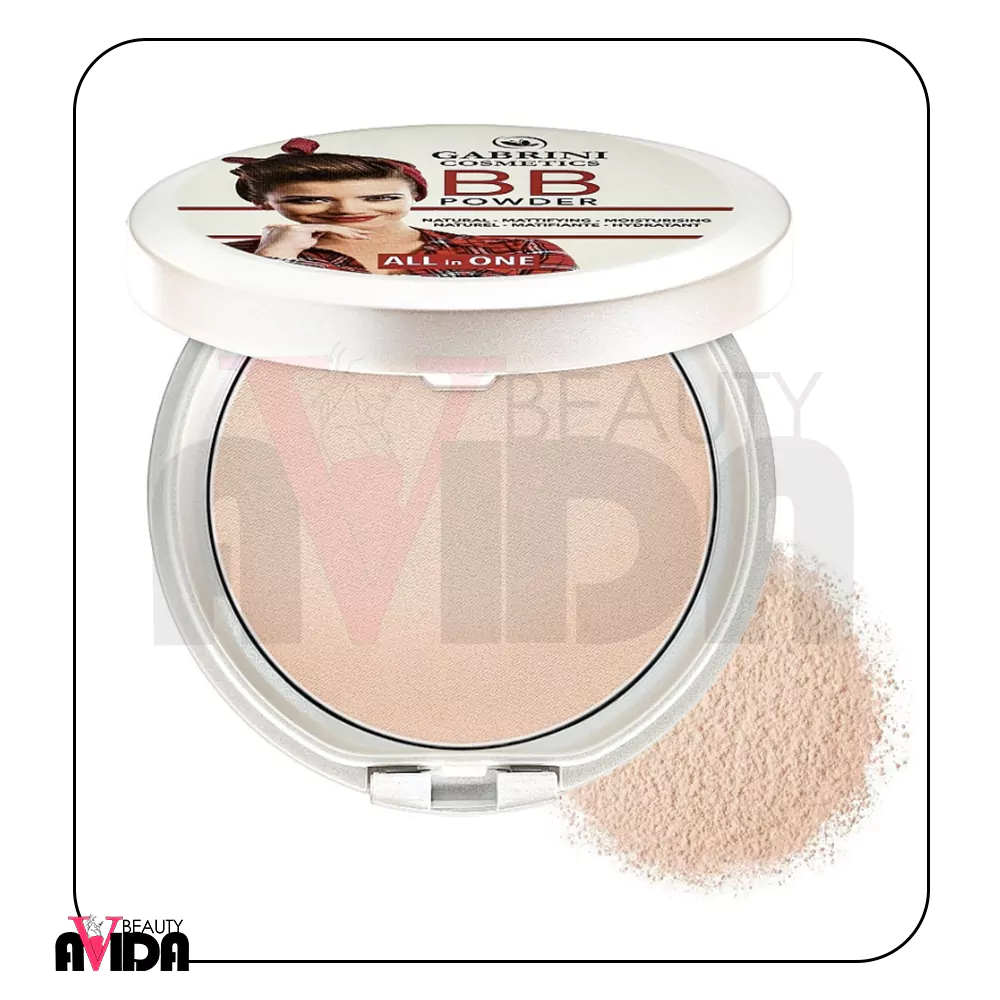 پنکک بی‌بی گابرینی Gabrini BB Powder شماره 03 با رنگ بژ متوسط و بافت نرم و مخملی، مناسب برای ایجاد آرایشی مات و طبیعی.