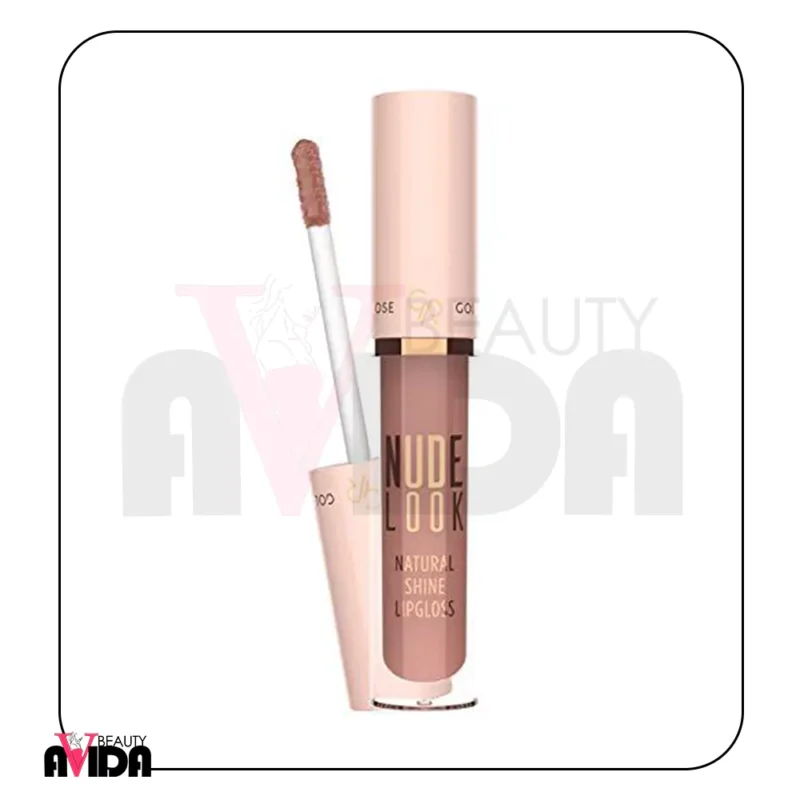 رژ لب مایع گلدن رز مدل NUDE LOOK شماره 03 رنگ Coral Nude، یک برق لب با بافت سبک و براق است که لب‌ها را نرم و مرطوب کرده و جلوه‌ای طبیعی و درخشان به آن‌ها می‌بخشد.