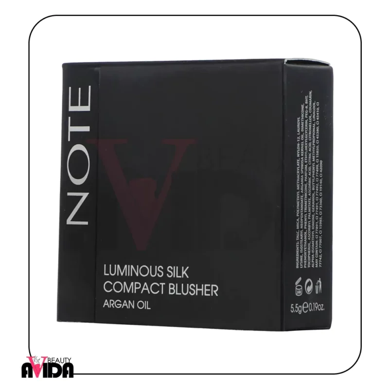 رژ گونه نوت مدل Luminous Silk شماره 6 با رنگ صورتی صدفی، بافتی سبک و ابریشمی دارد که جلوه‌ای طبیعی و ماندگار به گونه‌ها می‌بخشد و پوست را مرطوب و تغذیه می‌کند.